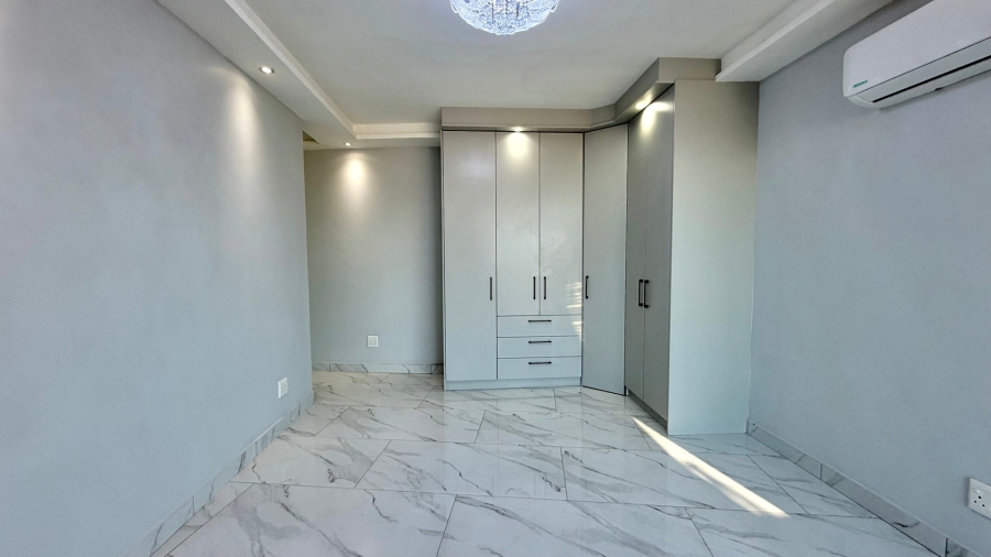 5 Bedroom Property for Sale in Dennegeur Western Cape